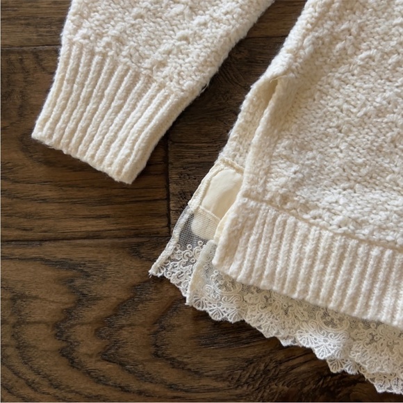 Knitted and Knotted v-neck sweater - Picture 5 of 8